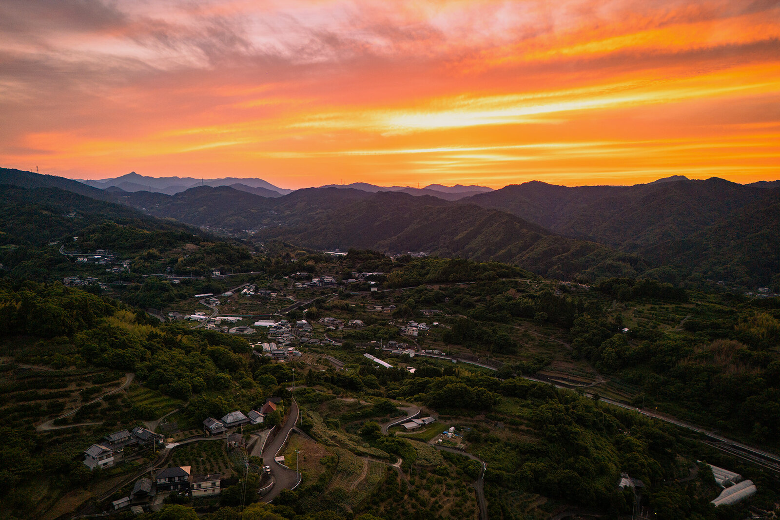 佐那河内村の空を染める夕日