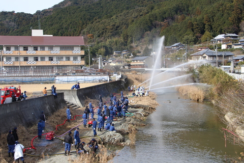 祝賀放水