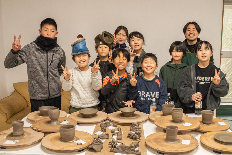 陶芸教室 - 村の子どもたちが陶芸を本格体験！