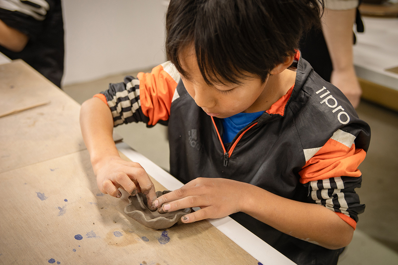 陶芸教室 - 村の子どもたちが陶芸を本格体験！