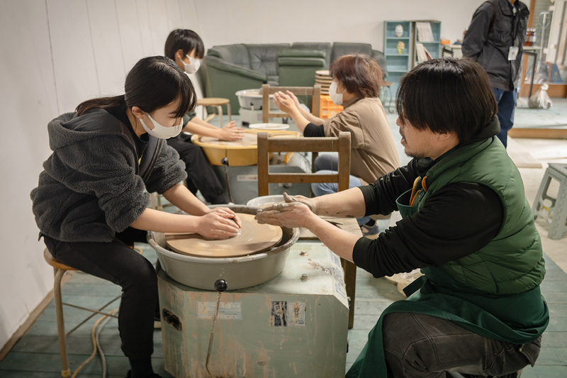 陶芸教室 - 村の子どもたちが陶芸を本格体験！