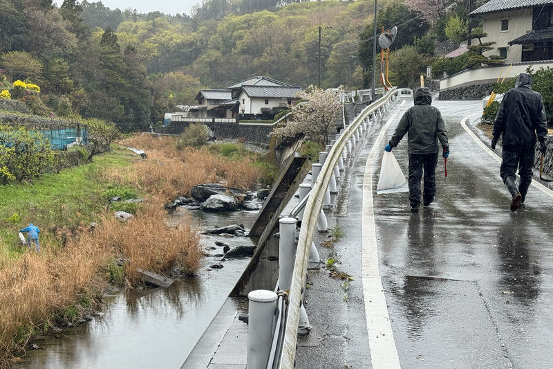 雨にも負けない河川清掃2025