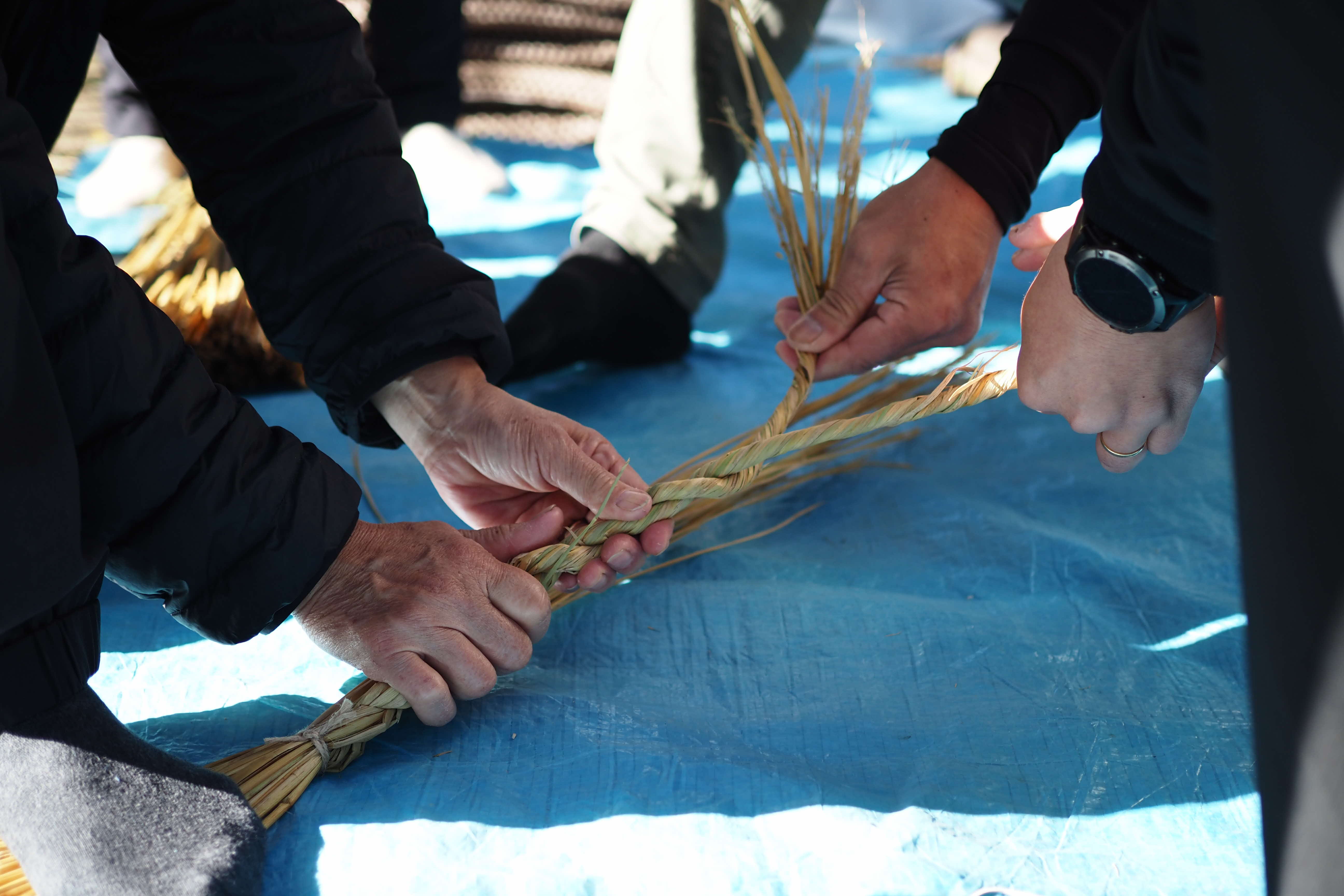 嵯峨天一神社のしめ縄づくり