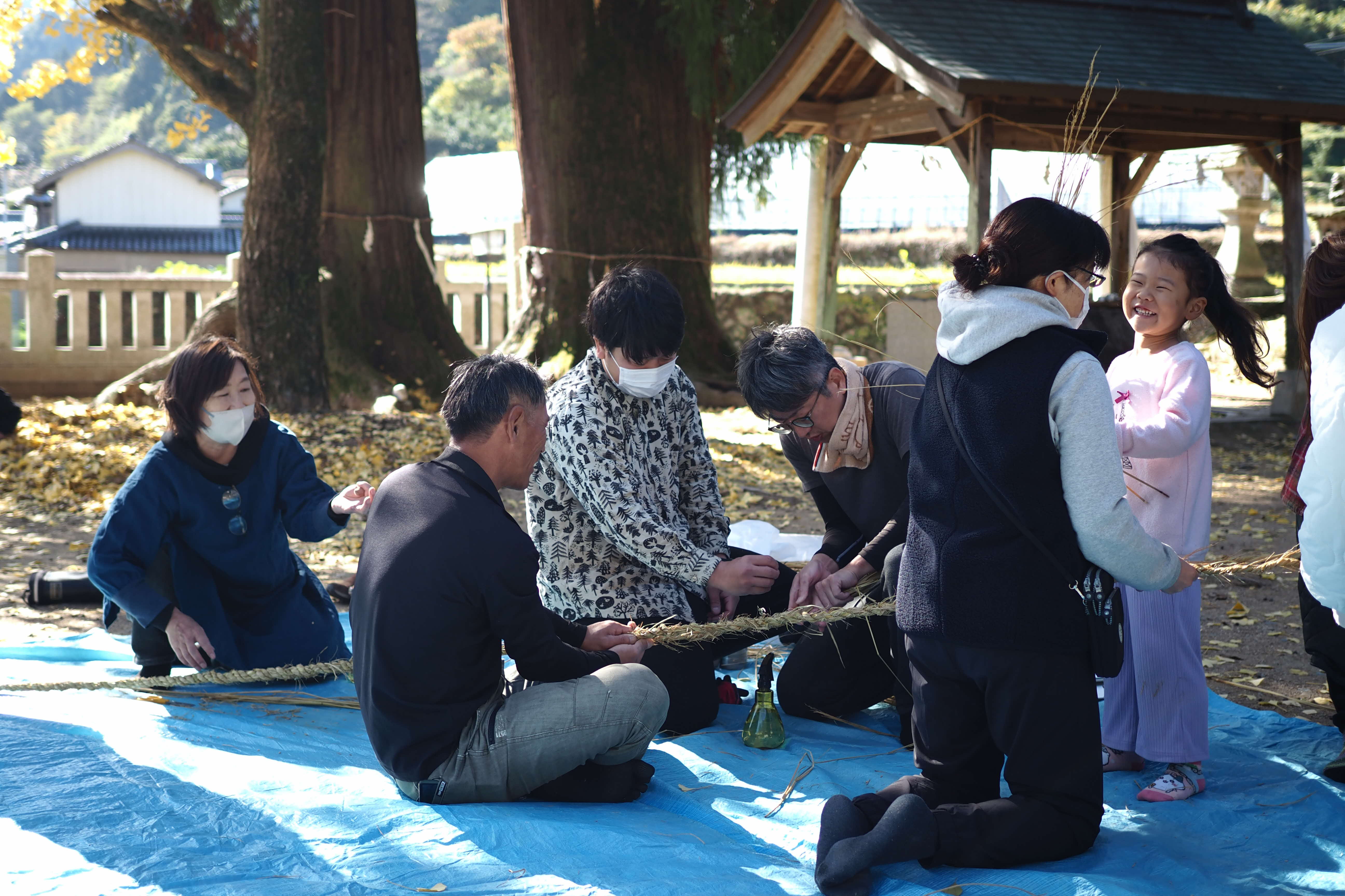 嵯峨天一神社のしめ縄づくり | 佐那河内村