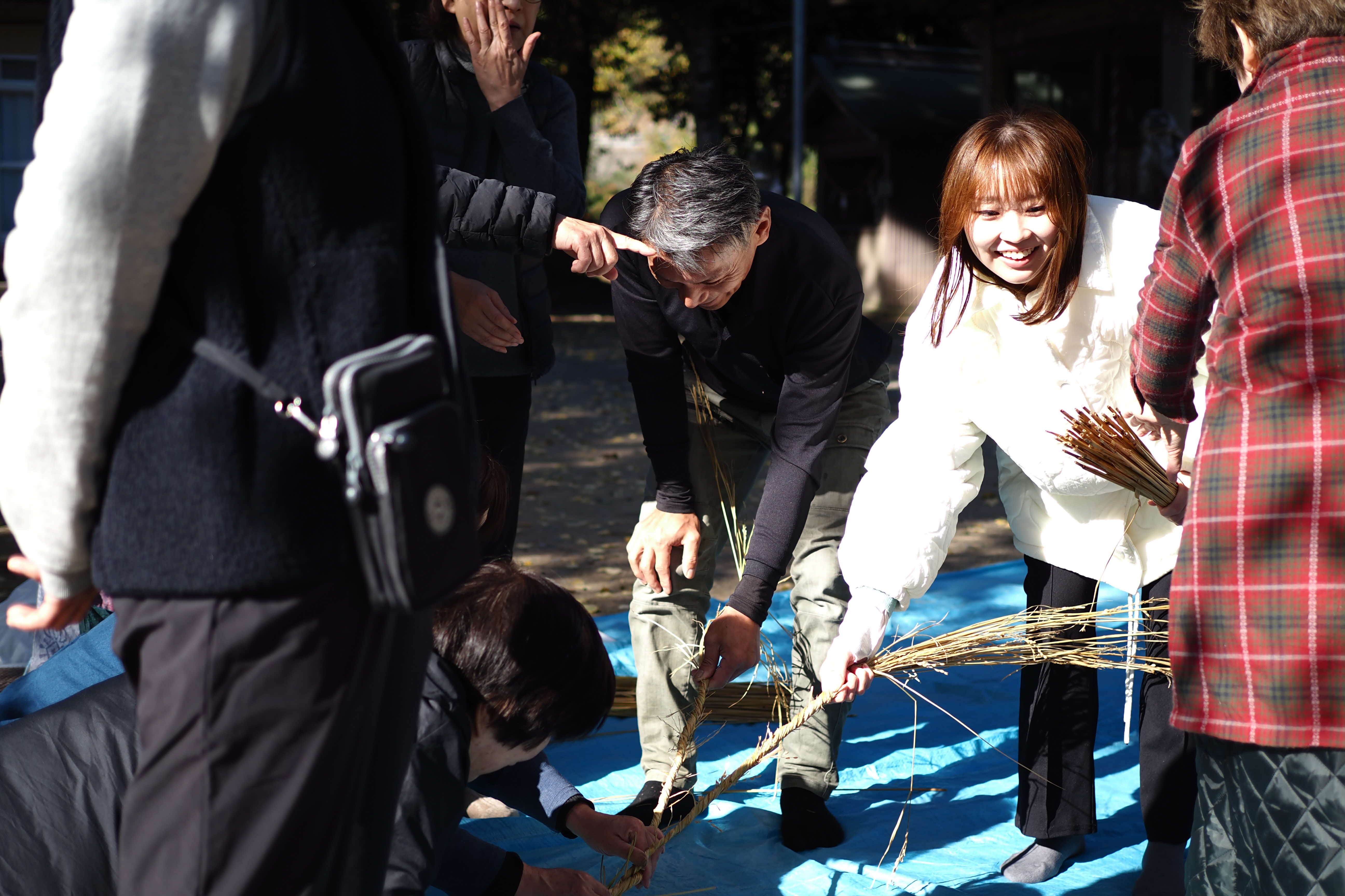 嵯峨天一神社のしめ縄づくり | 佐那河内村