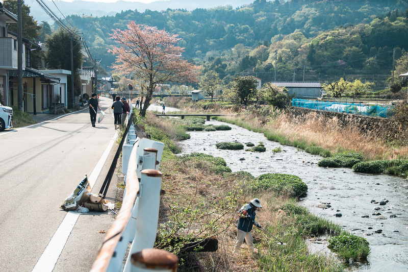 佐那河内村宮前の河川清掃